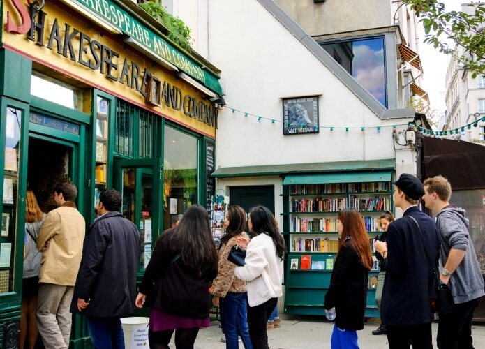 Shakespeare and company People stand in line.
