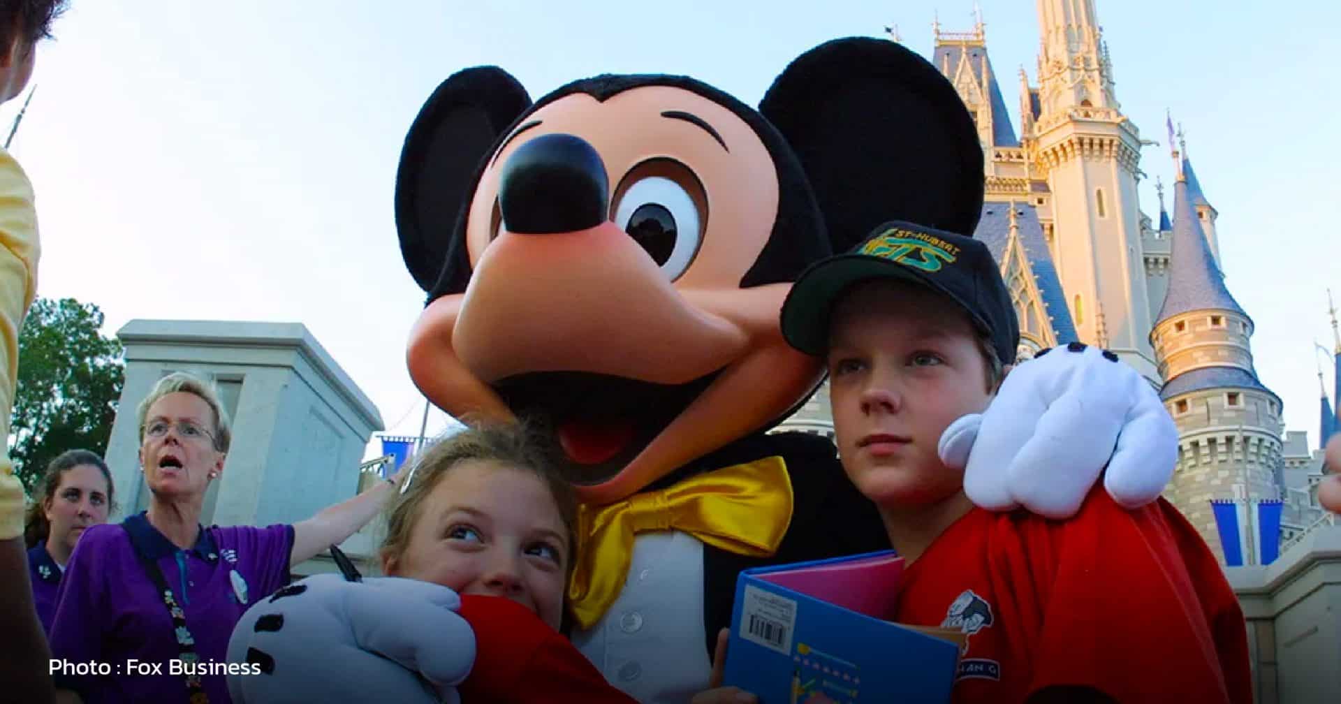 Disneyland Wants Your Hugs Again!